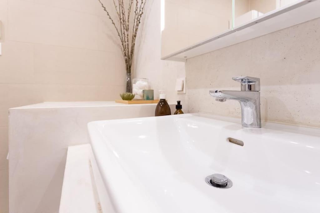 Dream Apartment - Central And Quiet With Ac And Free Parking Garage Vienna Esterno foto