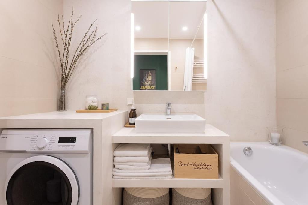 Dream Apartment - Central And Quiet With Ac And Free Parking Garage Vienna Esterno foto
